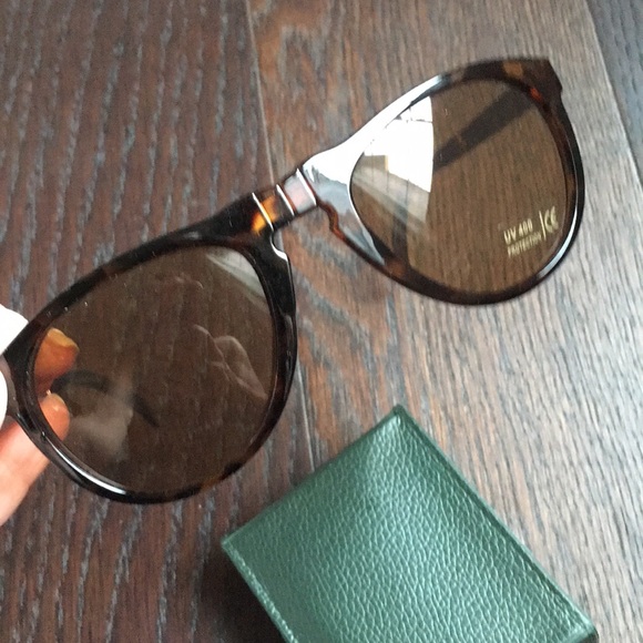 SHADES Collapsible Sunglasses with Case - Picture 3 of 5